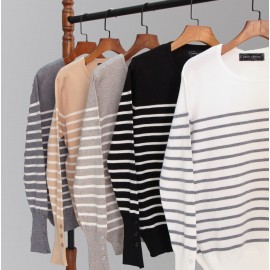 بلوز زنانه راه‌راه با سرآستین دکمه‌دار – شیک و جذاب برای استایل روزمره