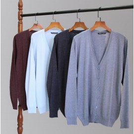 ژاکت زنانه یقه هفت ساده – انتخابی شیک با طراحی کلاسیک و لطافت بی‌نظیر